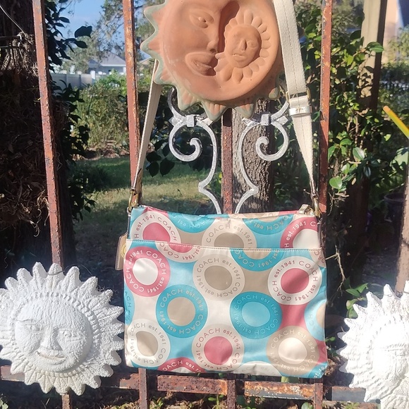 Coach Vintage Signature Shoulder Bag - Picture 8 of 13